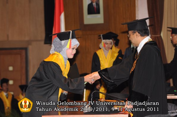 wisuda-fmipa-oleh-rektor-153