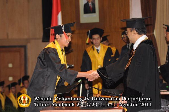 wisuda-fmipa-oleh-rektor-155