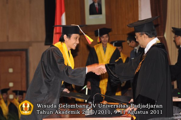 wisuda-fmipa-oleh-rektor-157