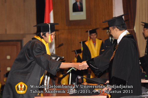 wisuda-fmipa-oleh-rektor-158