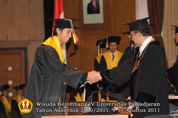 wisuda-fmipa-oleh-rektor-159