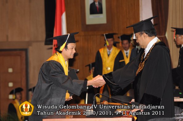 wisuda-fmipa-oleh-rektor-160