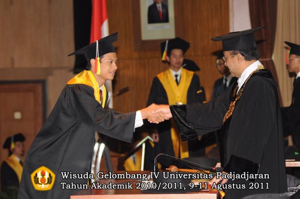 wisuda-fmipa-oleh-rektor-162