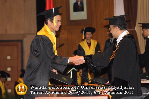 wisuda-fmipa-oleh-rektor-163