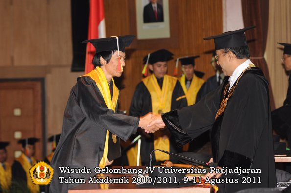 wisuda-fmipa-oleh-rektor-164