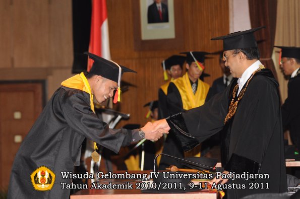 wisuda-fmipa-oleh-rektor-165