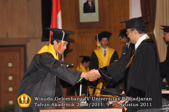 wisuda-fmipa-oleh-rektor-166