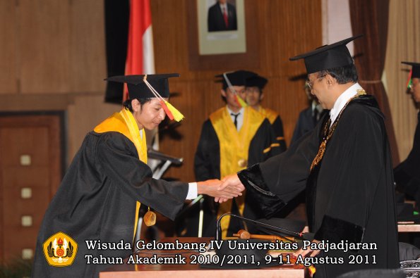 wisuda-fmipa-oleh-rektor-167