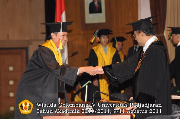 wisuda-fmipa-oleh-rektor-168