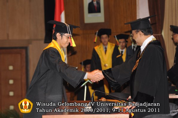 wisuda-fmipa-oleh-rektor-169