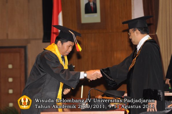 wisuda-fmipa-oleh-rektor-173