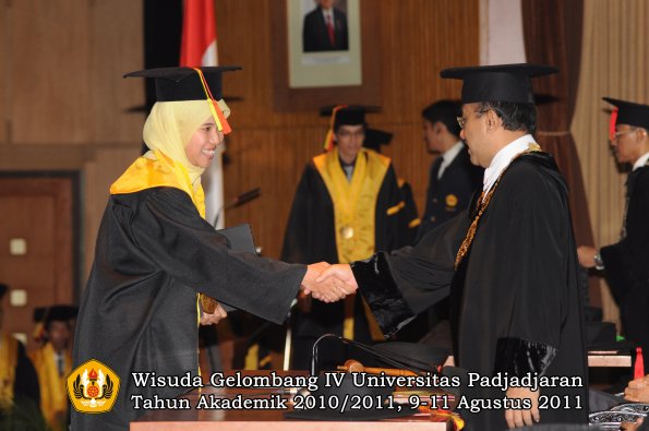 wisuda-fmipa-oleh-rektor-174