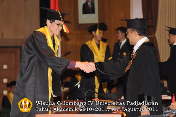 wisuda-fmipa-oleh-rektor-175