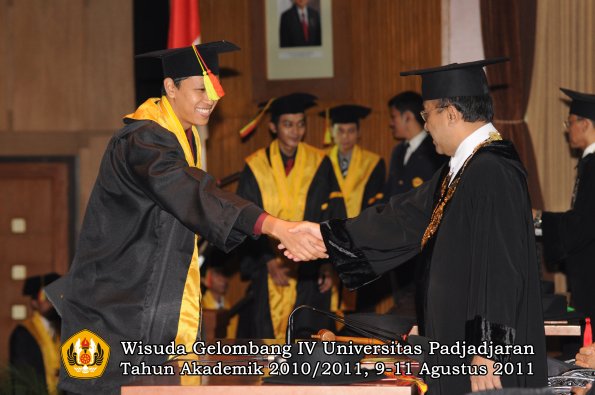 wisuda-fmipa-oleh-rektor-176