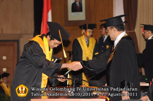 wisuda-fmipa-oleh-rektor-177