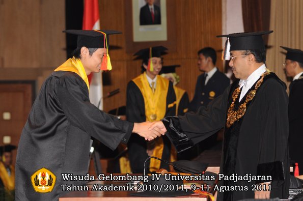 wisuda-fmipa-oleh-rektor-178