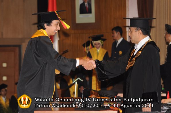 wisuda-fmipa-oleh-rektor-179