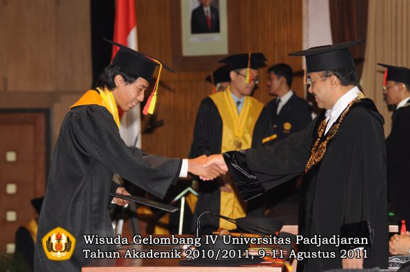 wisuda-fmipa-oleh-rektor-181