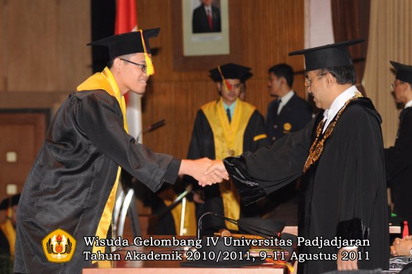 wisuda-fmipa-oleh-rektor-182