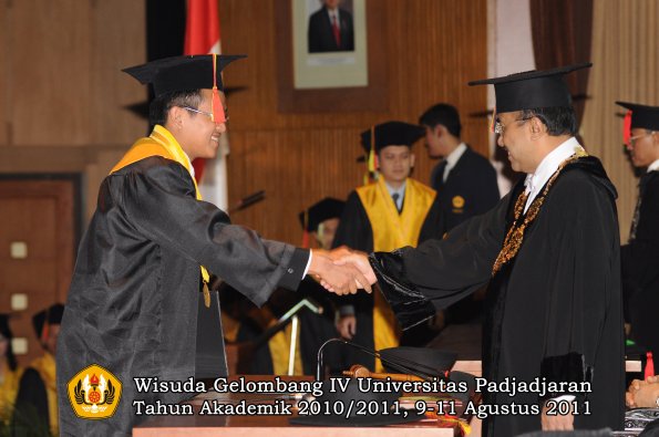 wisuda-fmipa-oleh-rektor-184