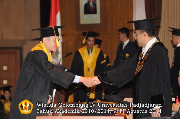 wisuda-fmipa-oleh-rektor-185