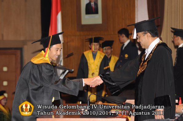 wisuda-fmipa-oleh-rektor-187