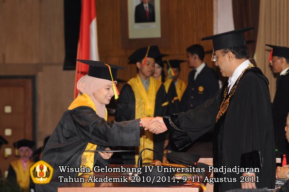 wisuda-fmipa-oleh-rektor-191