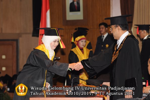 wisuda-fmipa-oleh-rektor-195