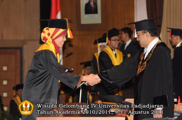 wisuda-fmipa-oleh-rektor-197