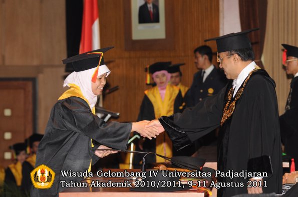 wisuda-fmipa-oleh-rektor-199