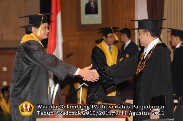 wisuda-fmipa-oleh-rektor-201