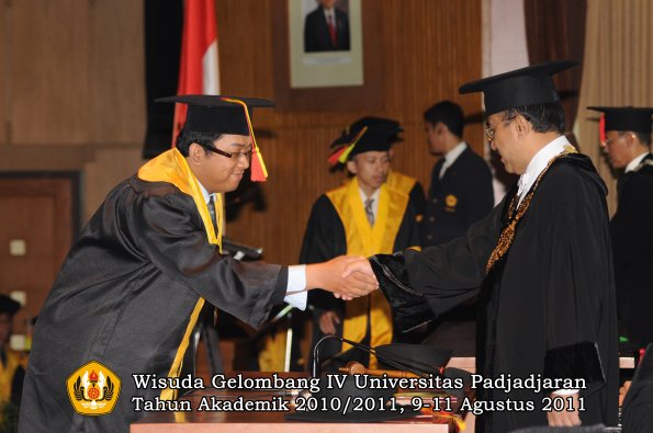 wisuda-fmipa-oleh-rektor-202