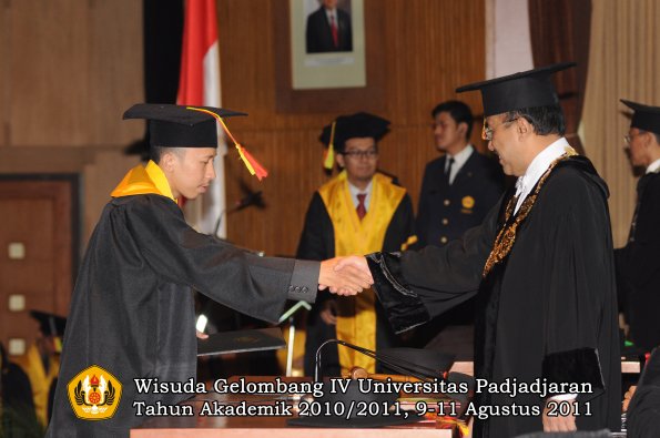 wisuda-fmipa-oleh-rektor-203