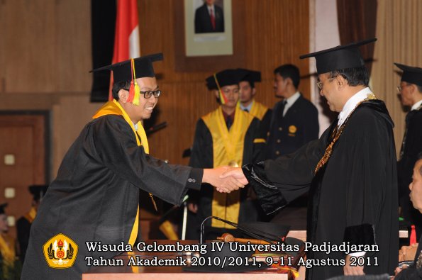 wisuda-fmipa-oleh-rektor-204