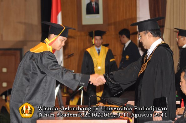 wisuda-fmipa-oleh-rektor-205