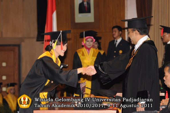 wisuda-fmipa-oleh-rektor-207