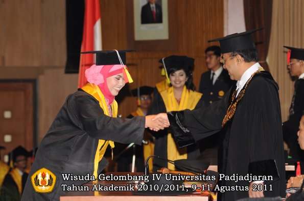 wisuda-fmipa-oleh-rektor-208