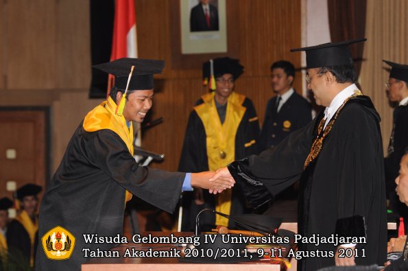 wisuda-fmipa-oleh-rektor-210