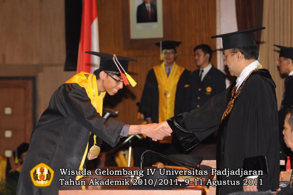 wisuda-fmipa-oleh-rektor-211