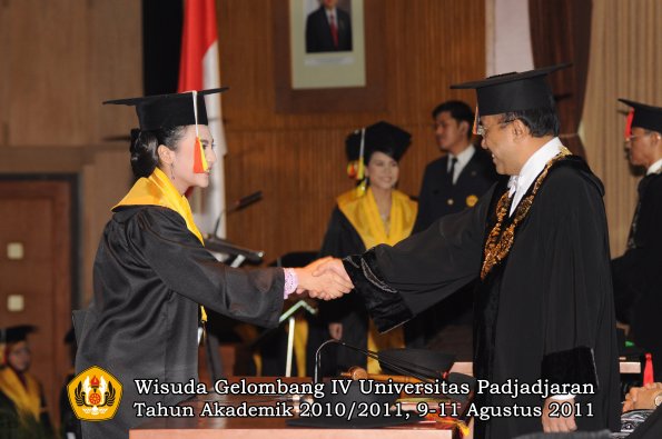 wisuda-fmipa-oleh-rektor-213