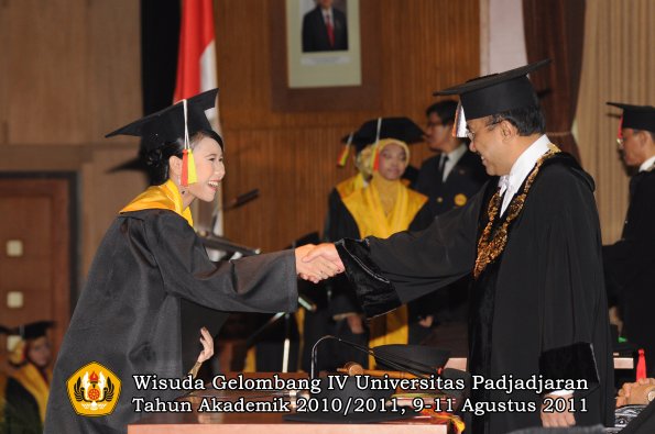 wisuda-fmipa-oleh-rektor-214