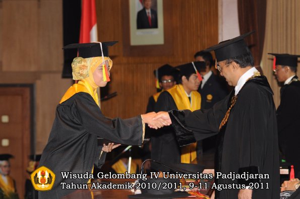 wisuda-fmipa-oleh-rektor-215