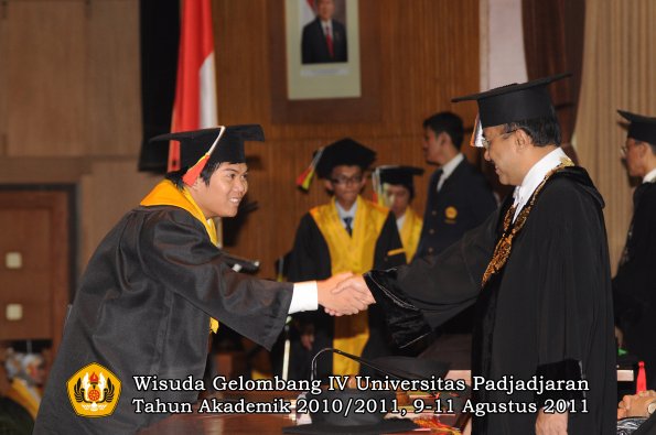 wisuda-fmipa-oleh-rektor-216