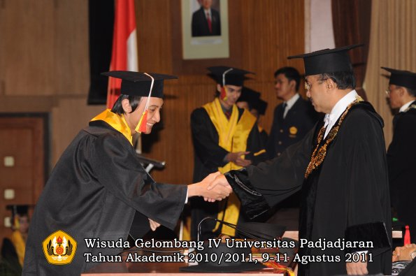 wisuda-fmipa-oleh-rektor-218