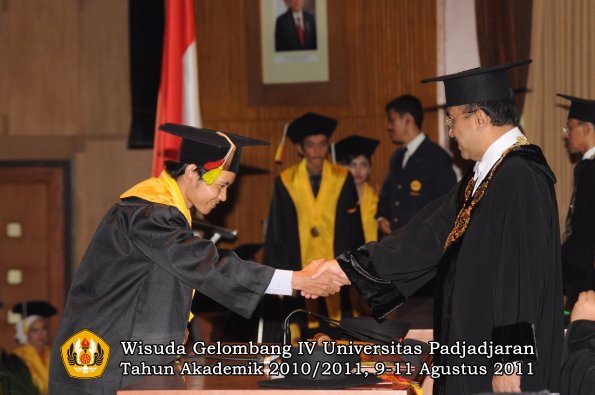 wisuda-fmipa-oleh-rektor-220