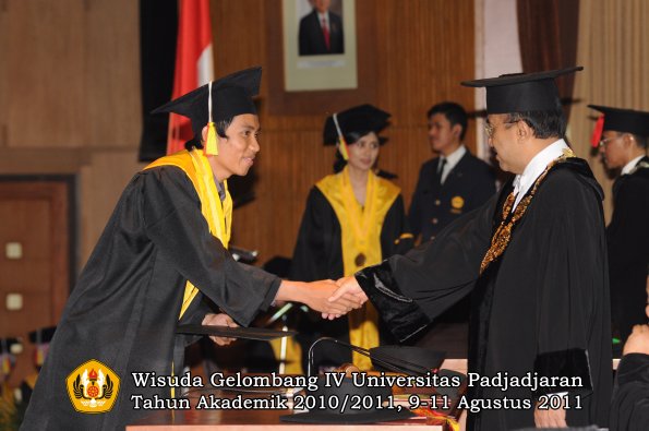 wisuda-fmipa-oleh-rektor-221