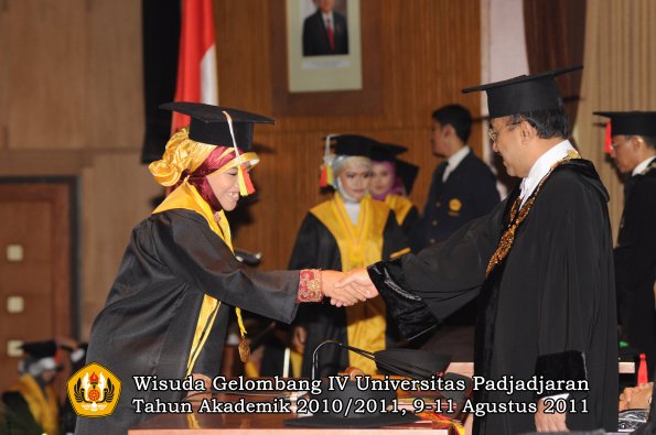 wisuda-fmipa-oleh-rektor-223