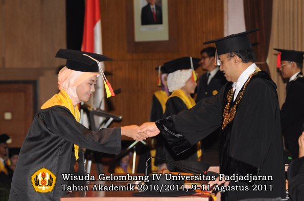 wisuda-fmipa-oleh-rektor-228