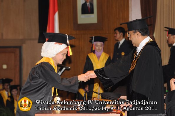 wisuda-fmipa-oleh-rektor-229