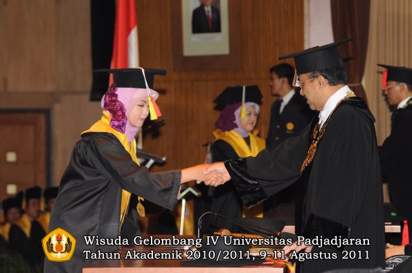 wisuda-fmipa-oleh-rektor-230